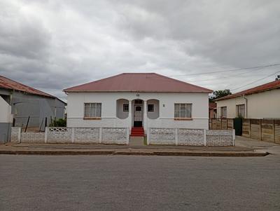 House For Sale in Uitenhage, Uitenhage